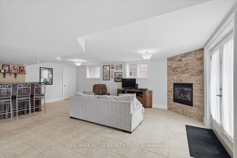 Photo 9 at 36 Danpatrick Drive, Rouge Woods, Richmond Hill