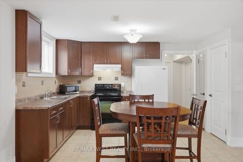 Photo 11 at 36 Danpatrick Drive, Rouge Woods, Richmond Hill