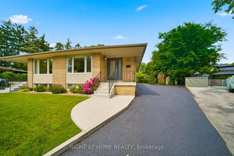 Photo 2 at 63 Vanguard Drive, City Centre West, Toronto
