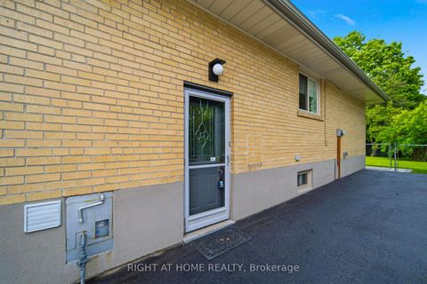 Photo 3 at 63 Vanguard Drive, City Centre West, Toronto