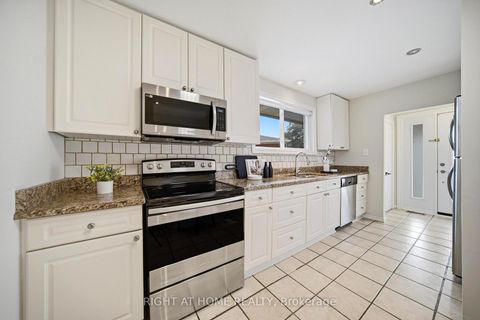 Photo 8 at 63 Vanguard Drive, City Centre West, Toronto