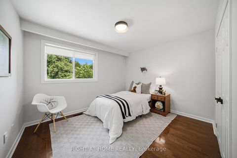 Photo 14 at 63 Vanguard Drive, City Centre West, Toronto