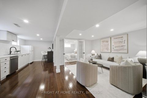Photo 19 at 63 Vanguard Drive, City Centre West, Toronto