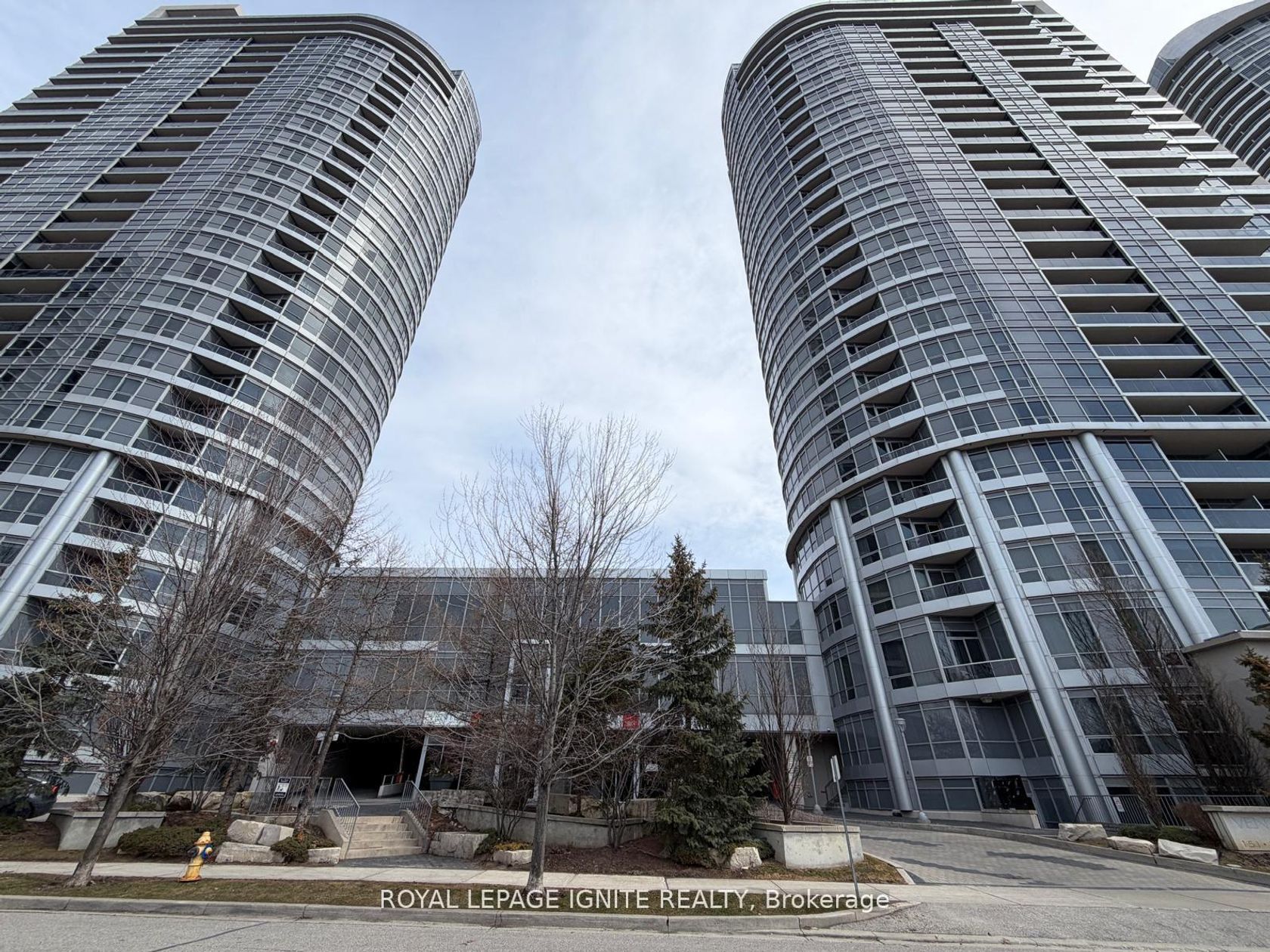2001 - 151 Village Green Square, Malvern West, Toronto 