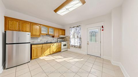 Photo 6 at 799 Lansdowne Avenue, Junction, Toronto