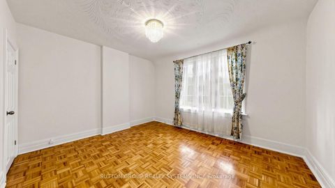 Photo 7 at 799 Lansdowne Avenue, Junction, Toronto