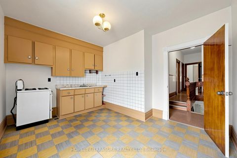 Photo 13 at 123 robert Street, University, Toronto