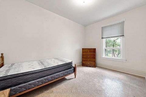Photo 17 at 123 robert Street, University, Toronto