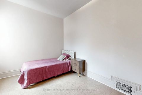 Photo 18 at 123 robert Street, University, Toronto
