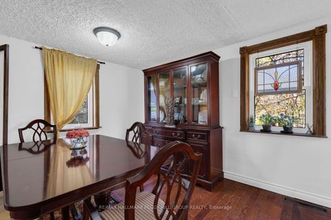 Photo 4 at 621 Lydia Street, College Manor, Newmarket