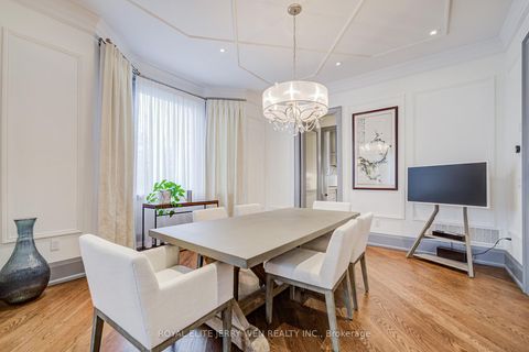 Photo 9 at 300 Upper Highland Crescent, Windfields, Toronto