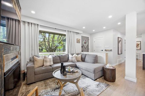 Photo 3 at 33 Brampton Road, Richview, Toronto