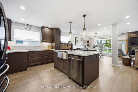 Photo 9 at 33 Brampton Road, Richview, Toronto