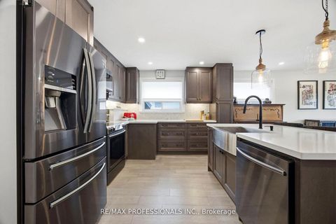 Photo 10 at 33 Brampton Road, Richview, Toronto