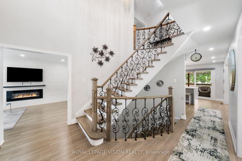 Photo 2 at 5 Anson Avenue, Cliffcrest, Toronto