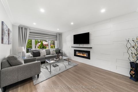 Photo 3 at 5 Anson Avenue, Cliffcrest, Toronto