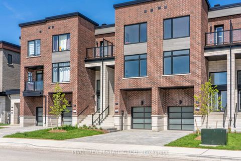 Photo 2 at 134 Danielle Moore Circle, Bendale, Toronto