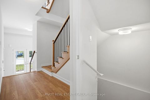 Photo 6 at 162 Danielle Moore Circle, Bendale, Toronto