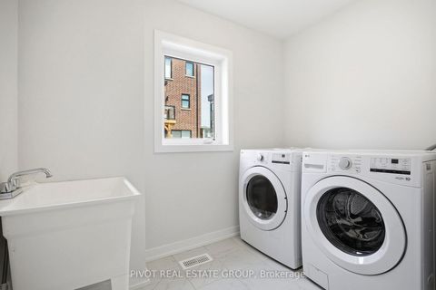 Photo 10 at 162 Danielle Moore Circle, Bendale, Toronto
