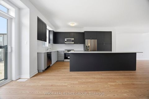 Photo 12 at 162 Danielle Moore Circle, Bendale, Toronto