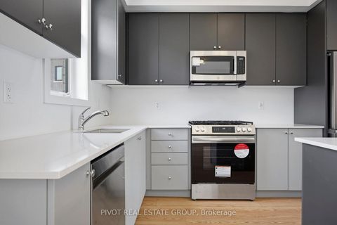 Photo 14 at 162 Danielle Moore Circle, Bendale, Toronto