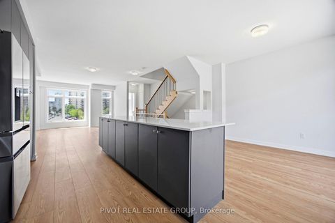 Photo 15 at 162 Danielle Moore Circle, Bendale, Toronto