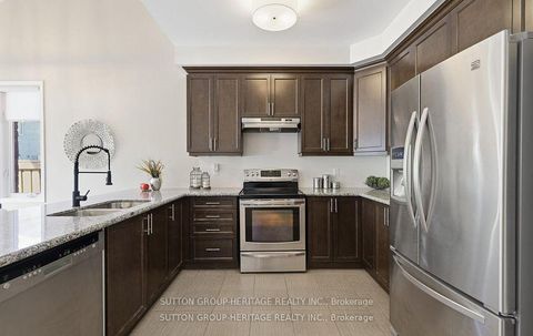 Photo 10 at 19 Northglen Boulevard, Bowmanville, Clarington