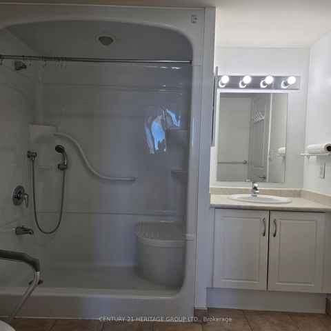 Photo 9 at 319 - 90 Scottfield Drive, Agincourt North, Toronto