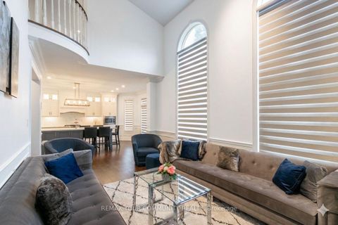 Photo 11 at 119 Toscana Road, Sonoma Heights, Vaughan