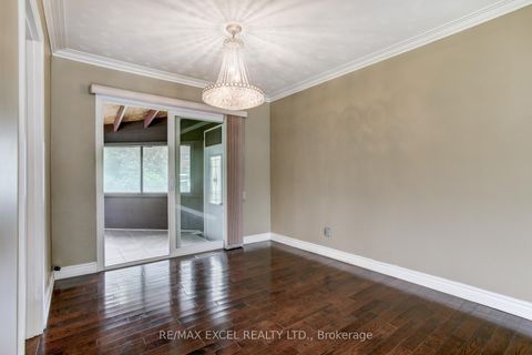 Photo 4 at 35 Urbandale Avenue, Newtonbrook East, Toronto
