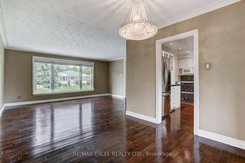 Photo 5 at 35 Urbandale Avenue, Newtonbrook East, Toronto