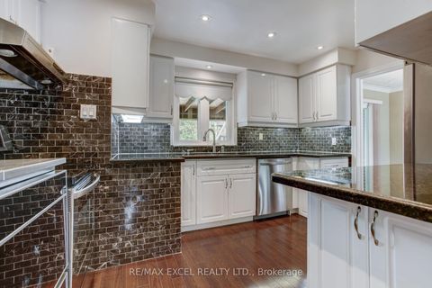 Photo 8 at 35 Urbandale Avenue, Newtonbrook East, Toronto