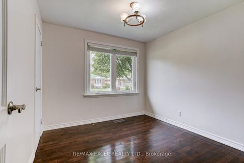Photo 13 at 35 Urbandale Avenue, Newtonbrook East, Toronto