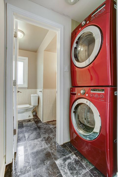 Photo 15 at 35 Urbandale Avenue, Newtonbrook East, Toronto
