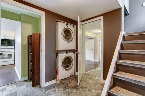 Photo 20 at 35 Urbandale Avenue, Newtonbrook East, Toronto