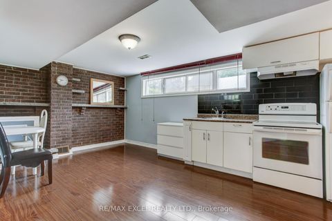 Photo 23 at 35 Urbandale Avenue, Newtonbrook East, Toronto