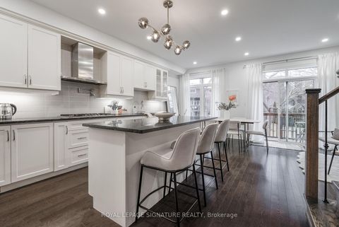 Photo 2 at 14 Queen Mary Court, East Woodbridge, Vaughan