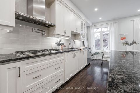 Photo 5 at 14 Queen Mary Court, East Woodbridge, Vaughan