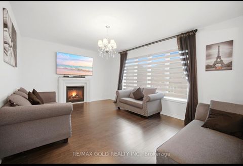 Photo 4 at 814 Green Street, Lefroy, Innisfil