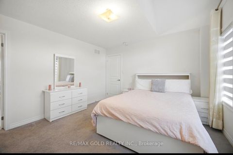 Photo 10 at 814 Green Street, Lefroy, Innisfil