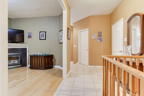 Photo 3 at 101 Old Colony Road, Oak Ridges Lake Wilcox, Richmond Hill