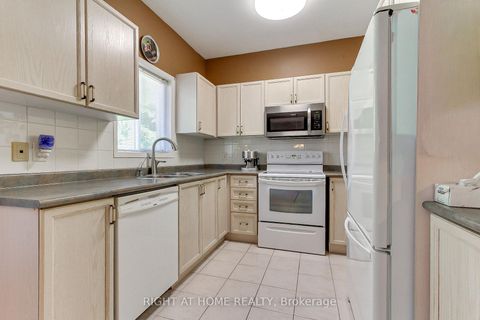 Photo 6 at 101 Old Colony Road, Oak Ridges Lake Wilcox, Richmond Hill