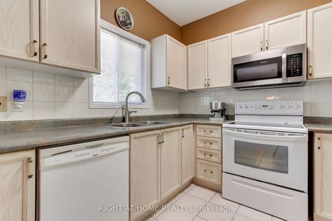Photo 8 at 101 Old Colony Road, Oak Ridges Lake Wilcox, Richmond Hill