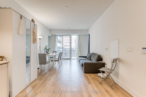 Photo 6 at 210 - 158 FRONT Street E, Moss Park, Toronto