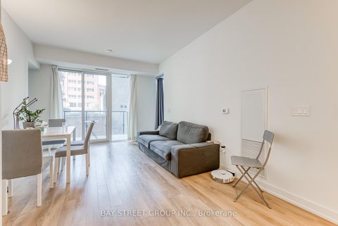 Photo 7 at 210 - 158 FRONT Street E, Moss Park, Toronto