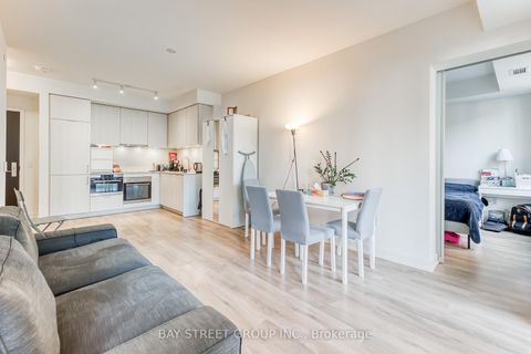 Photo 11 at 210 - 158 FRONT Street E, Moss Park, Toronto