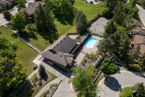 Photo 2 at 303 - 1 Quail Crescent, Ardagh, Barrie