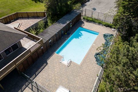 Photo 3 at 303 - 1 Quail Crescent, Ardagh, Barrie