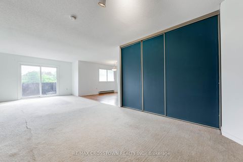 Photo 7 at 303 - 1 Quail Crescent, Ardagh, Barrie