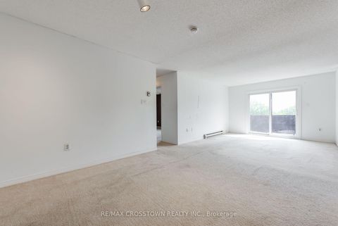 Photo 10 at 303 - 1 Quail Crescent, Ardagh, Barrie